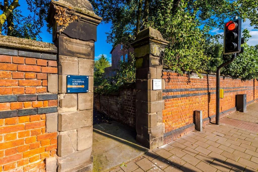 Victorian Gem In Chester Centre Exterior photo